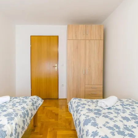 Relaxing Josip - Peaceful Area *