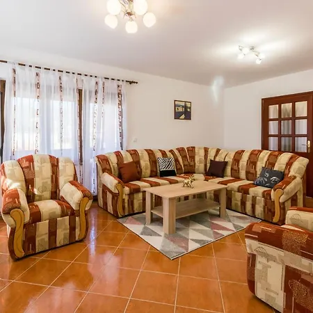Relaxing Josip - Peaceful Area Apartment Marčana