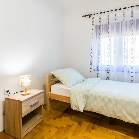 Relaxing Josip - Peaceful Area Apartment